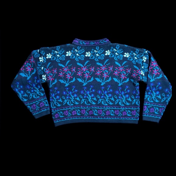 90’s Flower Print High Collar Sweater - Picture 12 of 12